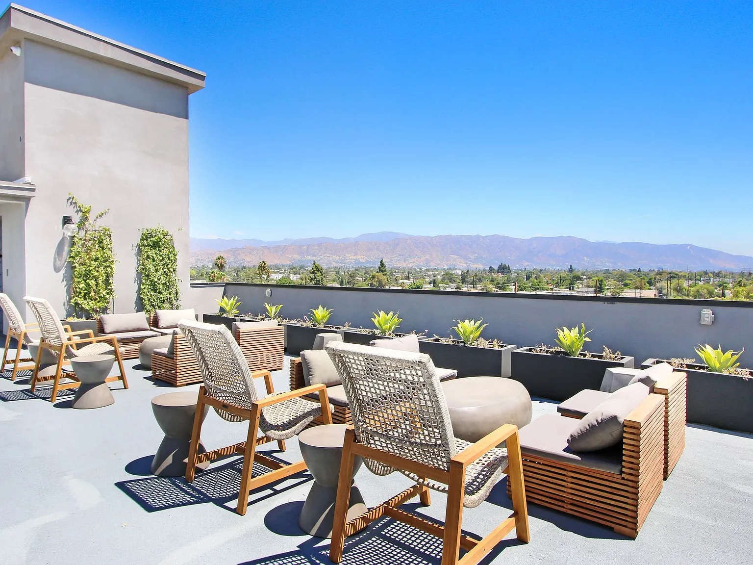 Tujunga55 — Photo 1
