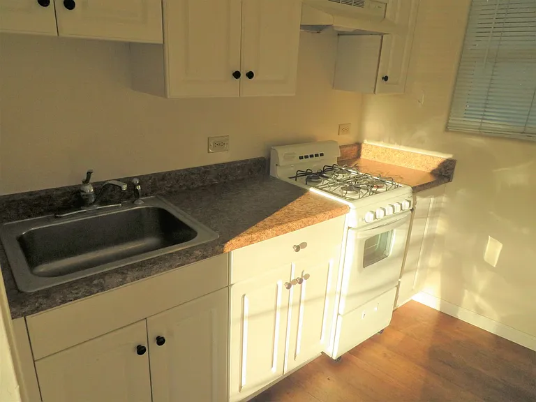 150 Canfield Ave — Photo 2