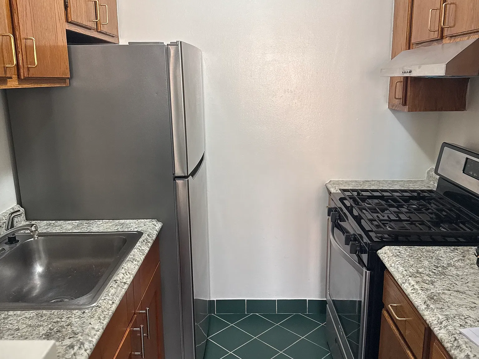 140 Grove St — Photo 4