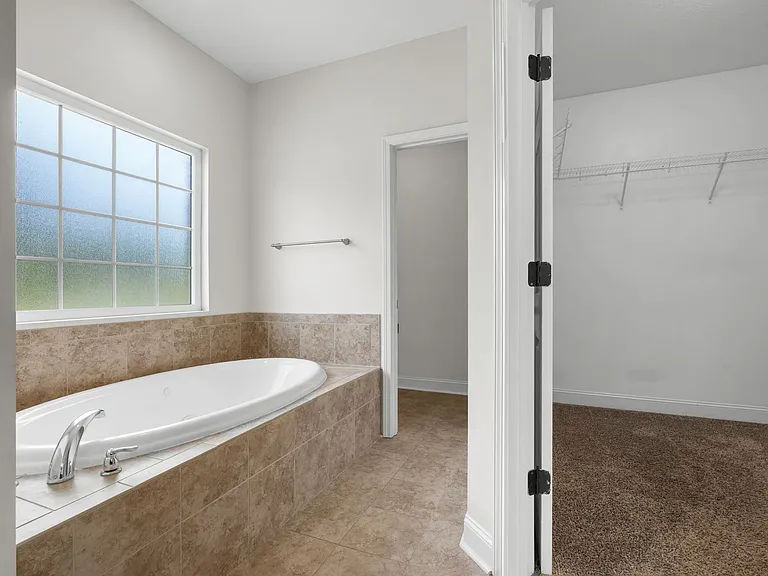102 Ledbury Cv — Photo 15