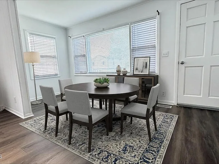 104 Burlington Ave — Photo 9