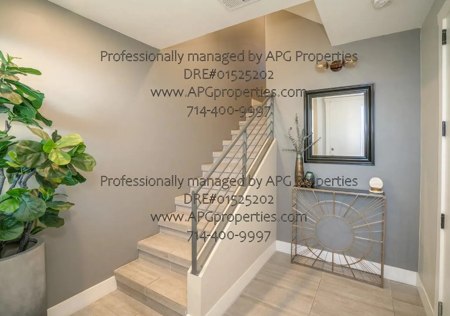 Four-Level Luxury Townhome | 3 Bedrooms | 3 Full Baths | 2 Half Baths | Hillcrest — Photo 4