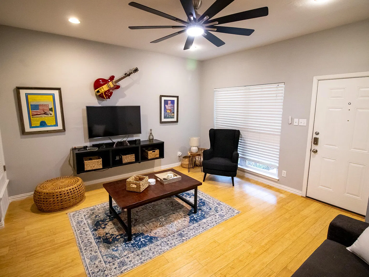 2 bed, 1.5 bath, 1101 sqft, $2,000 — Photo 4