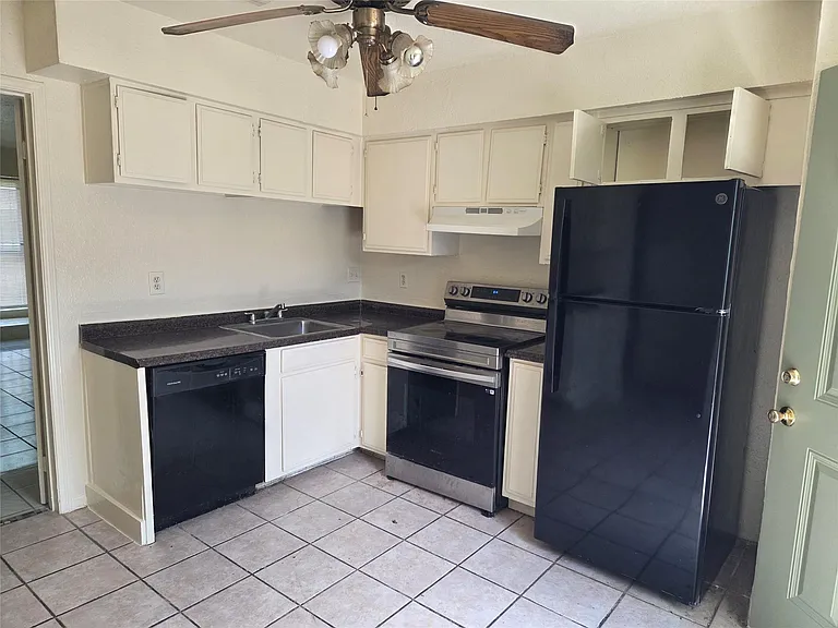 11529 S Kirkwood Rd — Photo 4