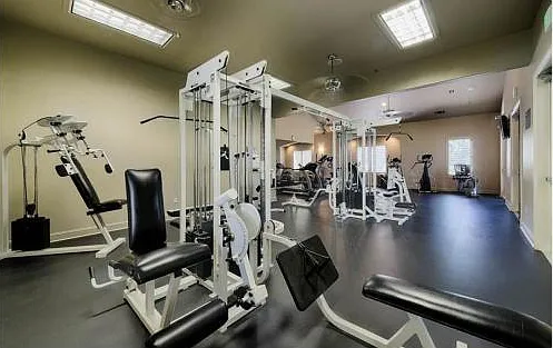 1325 E Foxhill Dr — Photo 4