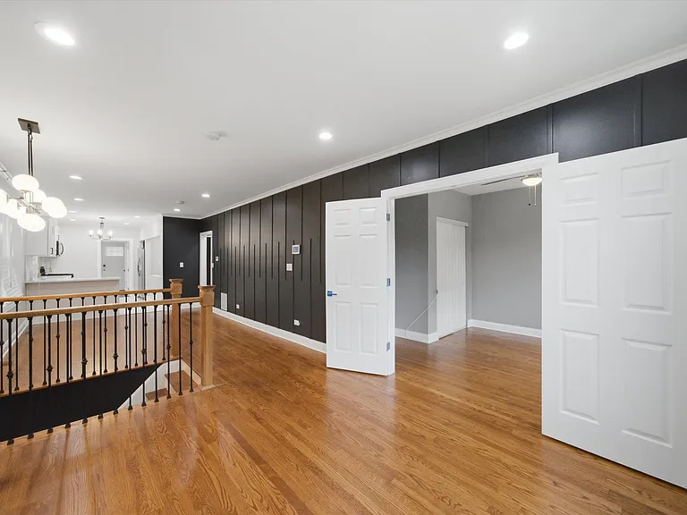 8326 S Luella Ave — Photo 5