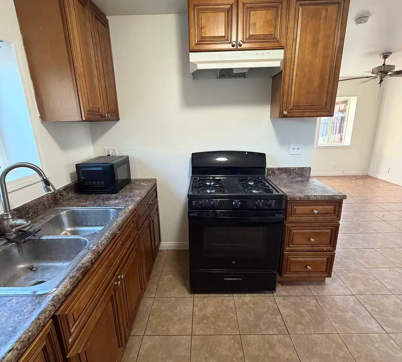 Studio, 500 sqft, $1,500 — Photo 3