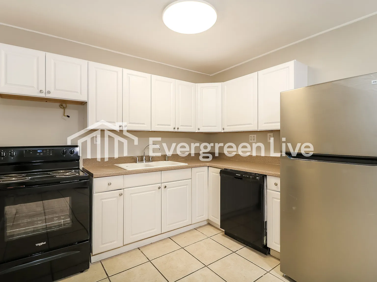 4 bed, 2.0 bath, 2508 sqft, $2,565 — Photo 4