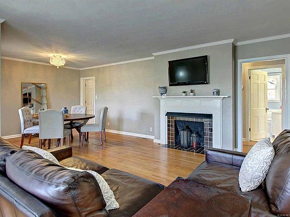 5th image of 1725 S Columbia Pl