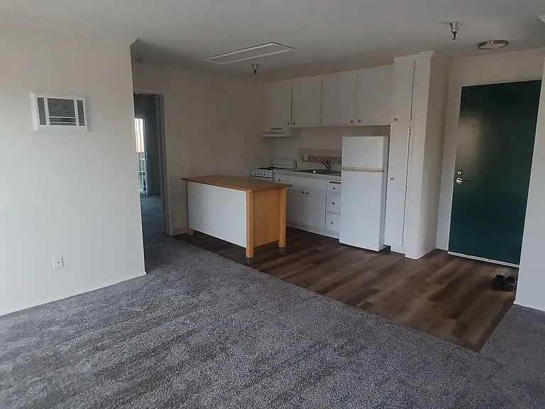 Aeg 55+ Senior Property in the Heart of HIllcrest — Photo 4