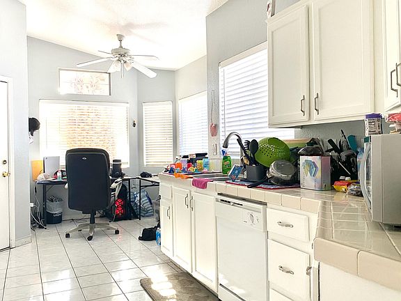 Large Kitchen with space for breakfast table (or small office)