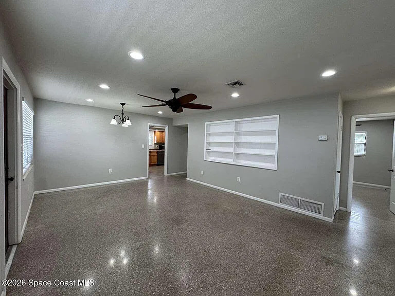715 Clarke Ave — Photo 6