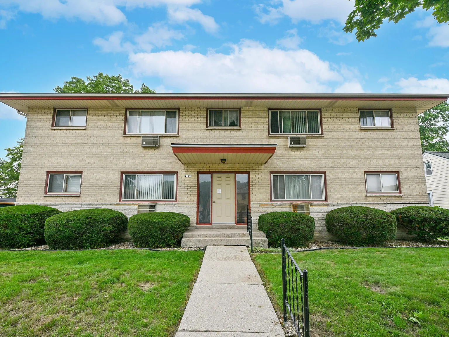 2 bed, 865 sqft, $1,100 — Photo 1