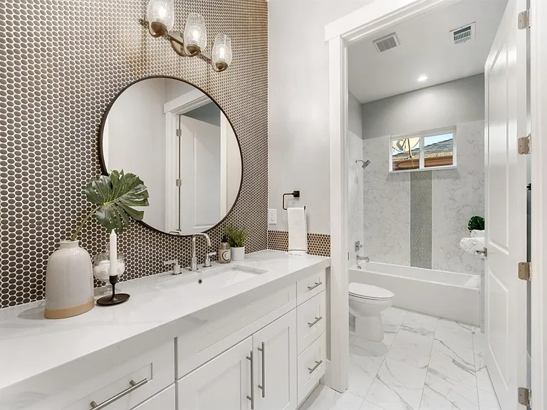 1130 Jonas Ave — Photo 2