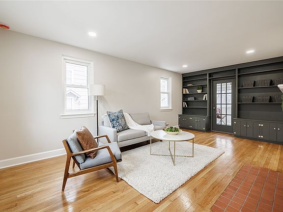 4th image of 122 Astor Dr