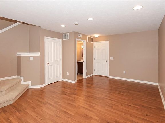 4th image of 13346 Golden Gate Dr E