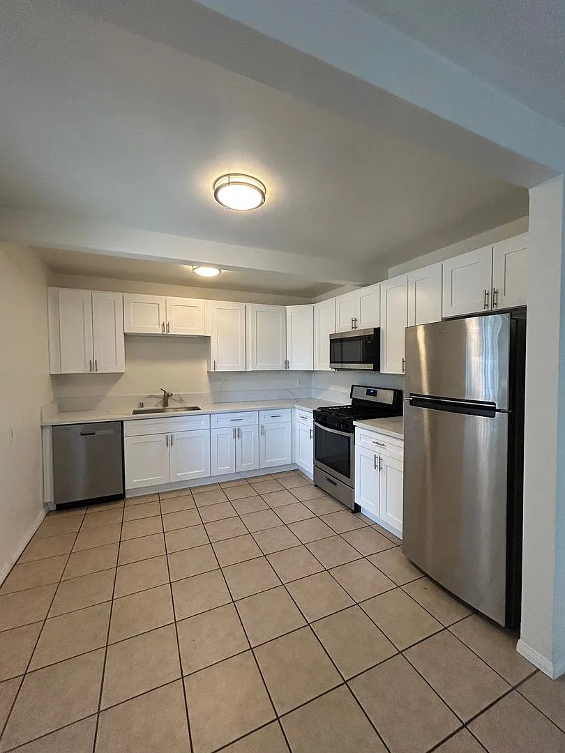 2 Bed/ 1 Bath Pacific Beach! — Photo 1