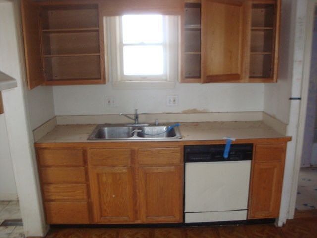 2nd image of 306 Tyrrell Ln