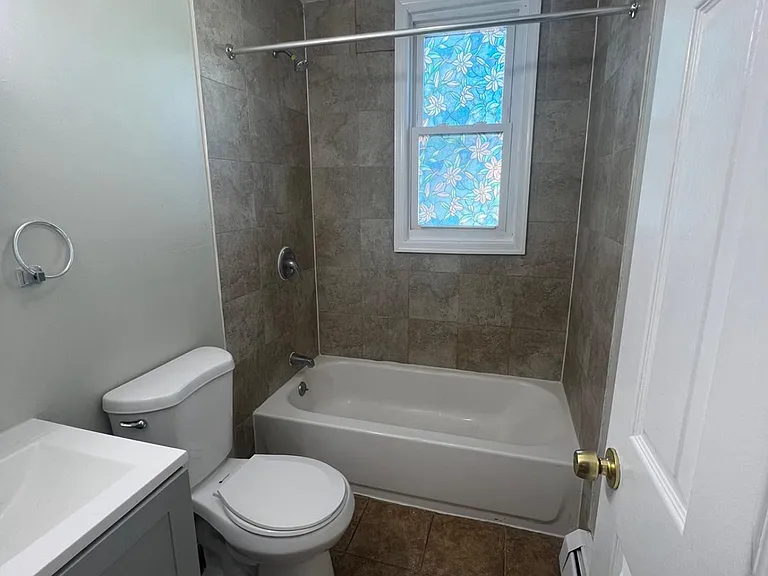 246 Amherst St #2L — Photo 4