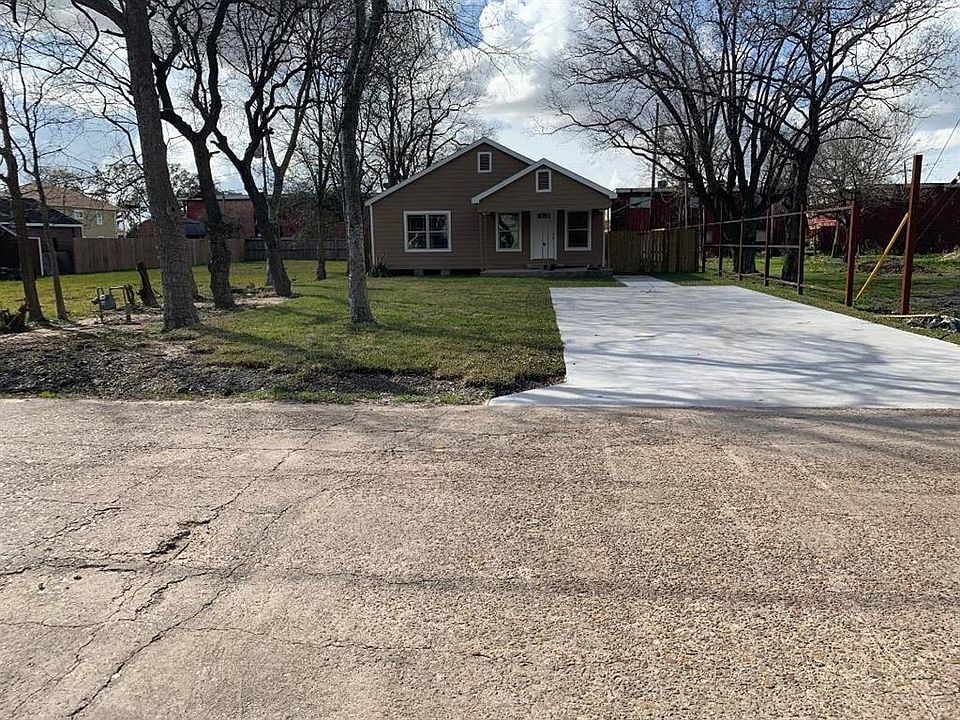 1st image of 1108 Palestine St
