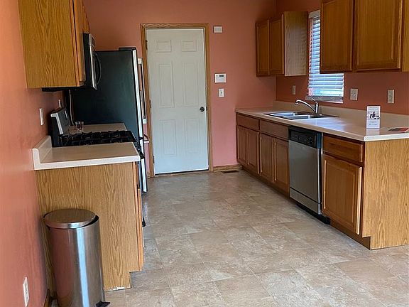 3rd image of 4024 Oliver Ln