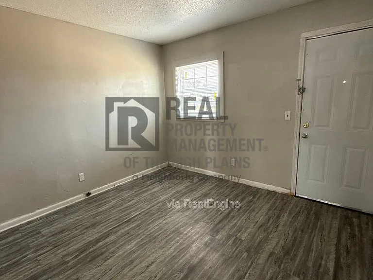 1301 Evergreen St #B — Photo 2