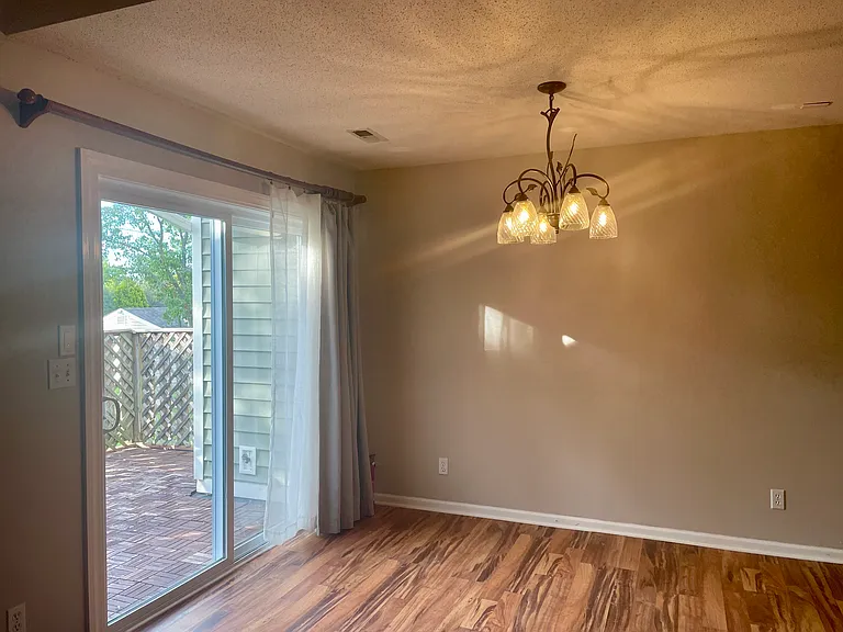 190 W Green Meadows Rd — Photo 8