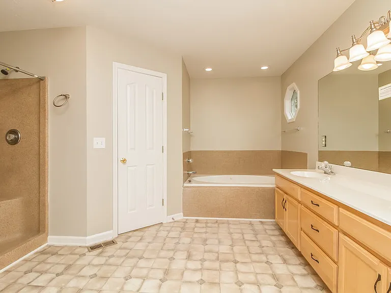 2910 Iona Dr — Photo 11