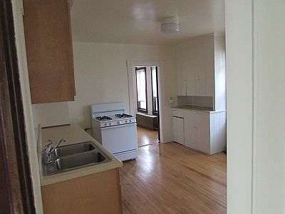 5th image of 524 8th Ave NE Fl 1