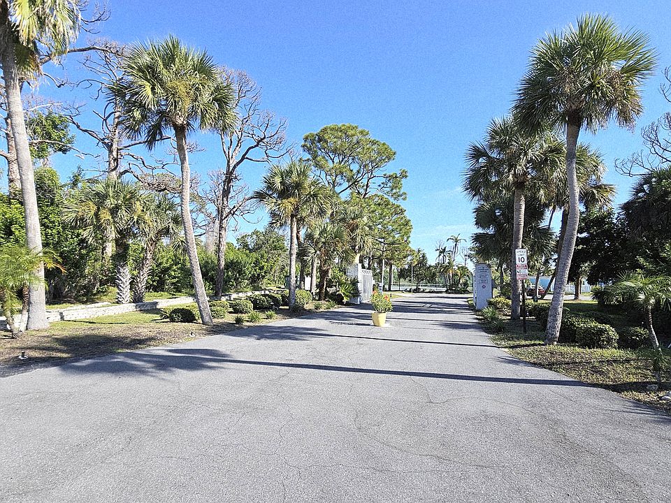 Entrance-gated-Lemon Bay Breeze