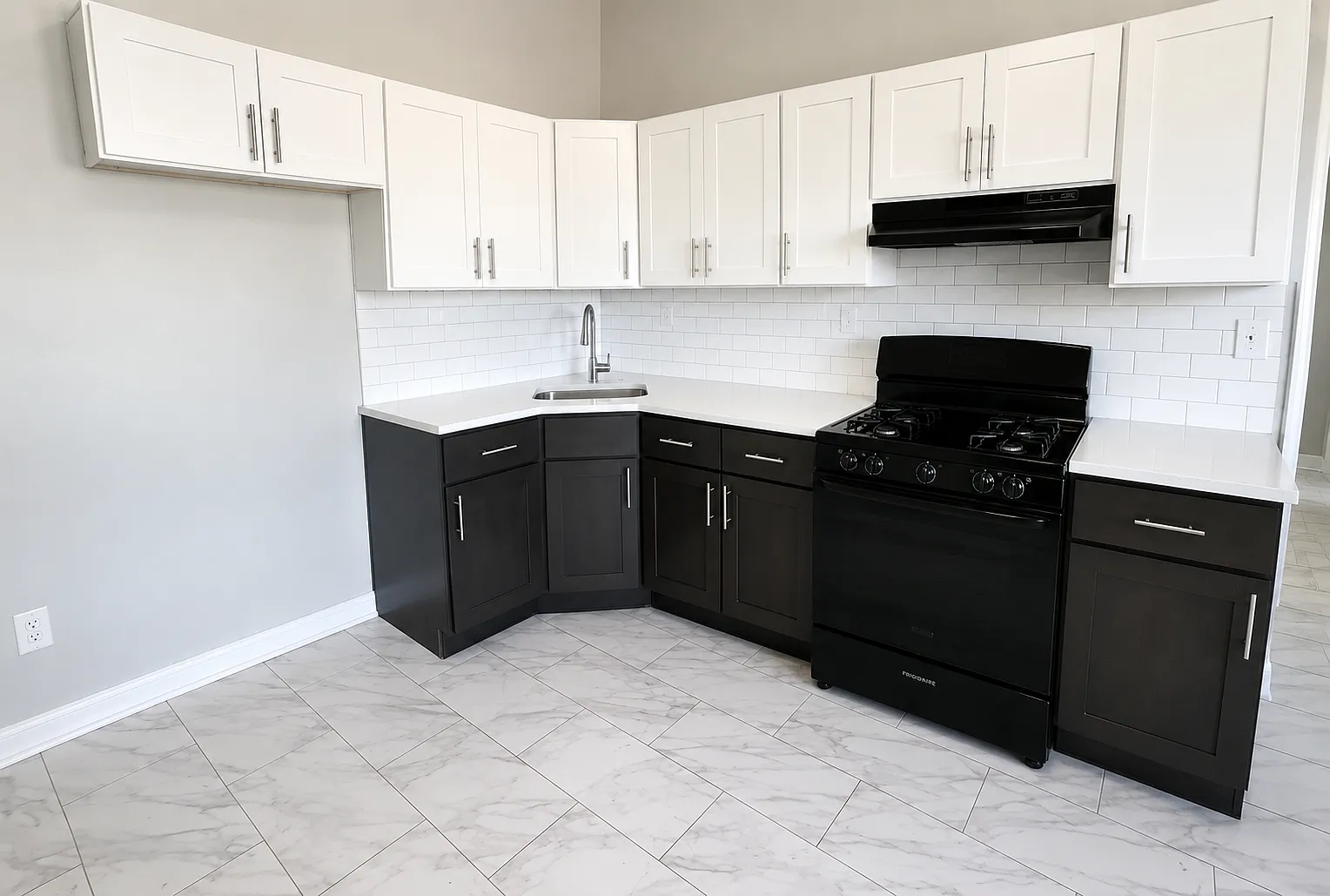 4 bed, $2,450 — Photo 1