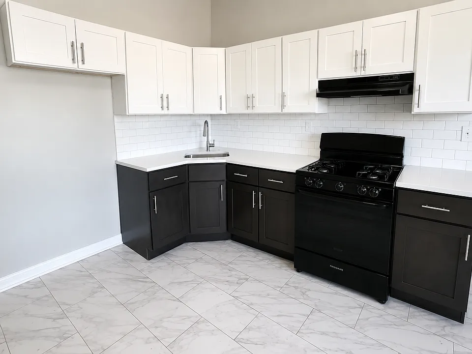 935 Clinton Ave #2B