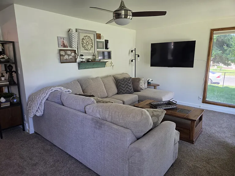 1037 Sunrise Blvd #1 — Photo 2