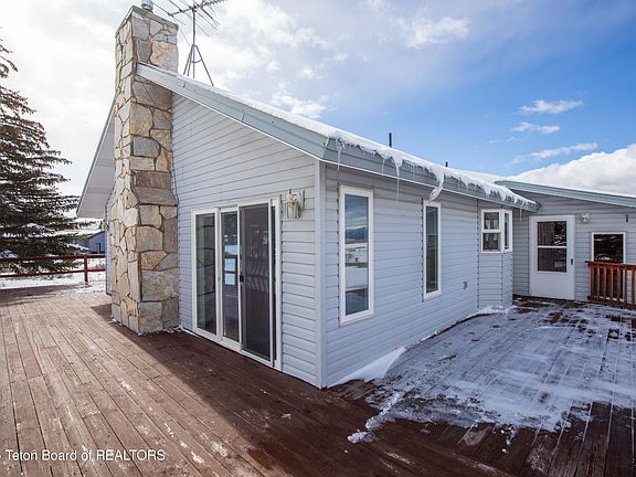 3rd image of 385 Hardman Rd