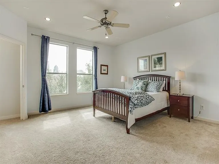 1406 Pecos St — Photo 17