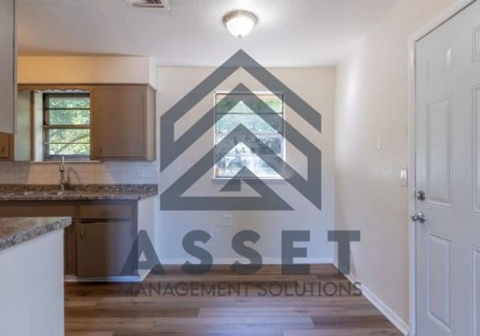 4 Bedroom Available for Lease & Rent to Own! — Photo 4