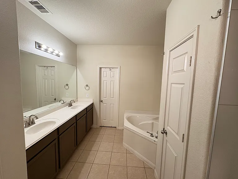 9807 Opal Rock Dr — Photo 15