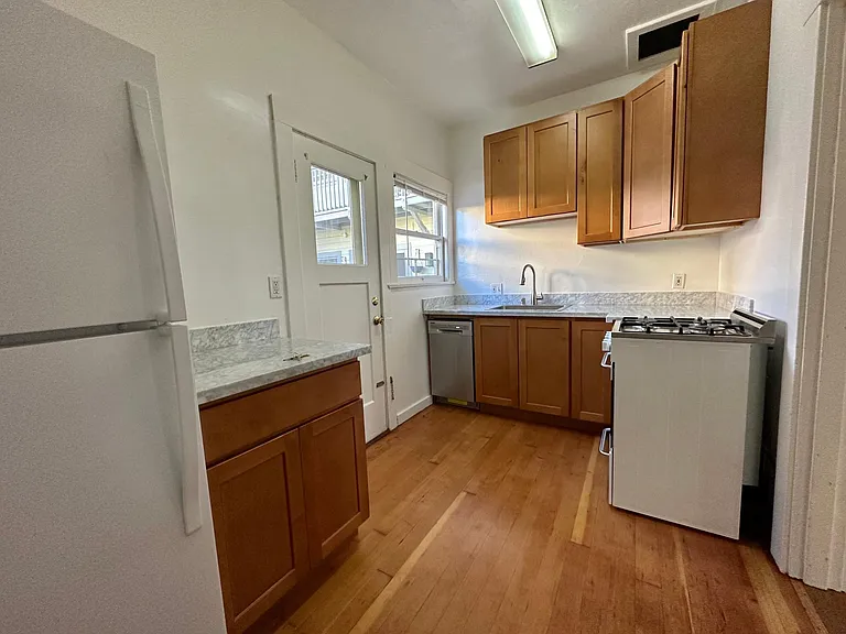 1569 Spruce St #5 — Photo 8