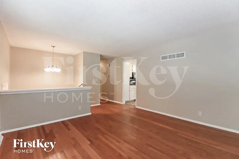 3 bed, 2.0 bath, 1536 sqft, $2,120 — Photo 2