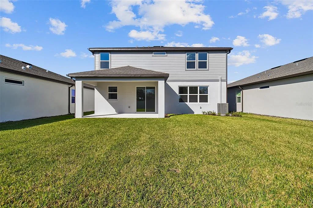4 bed, 2.5 bath, 2386 sqft, $3,800 — Photo 3