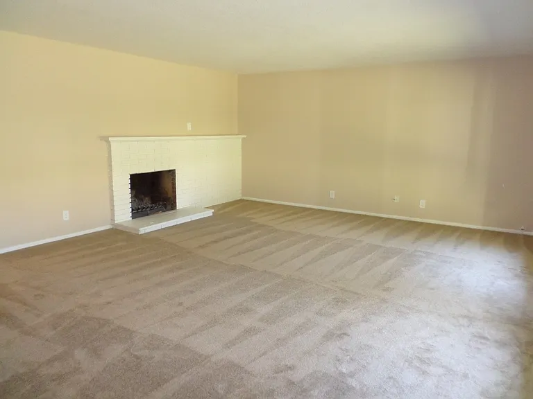 1209 N Riedel Ave — Photo 11