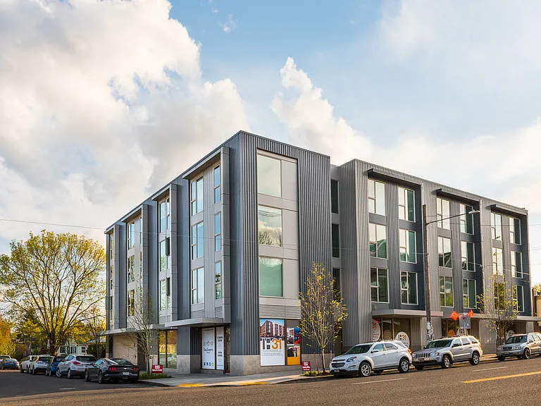 Hawthorne 31 — Photo 1