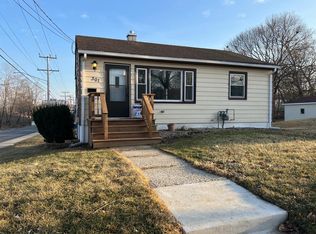 301 Mill St, Elgin, IL 60123