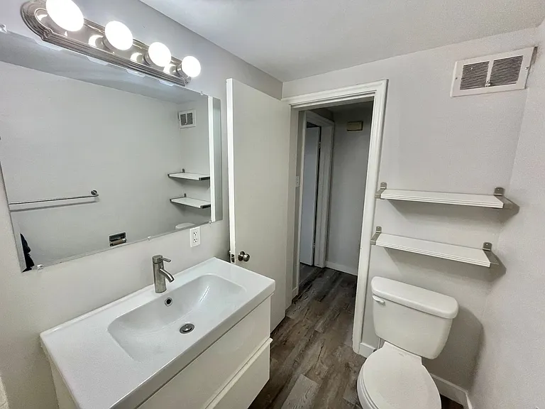415 N Main St — Photo 11