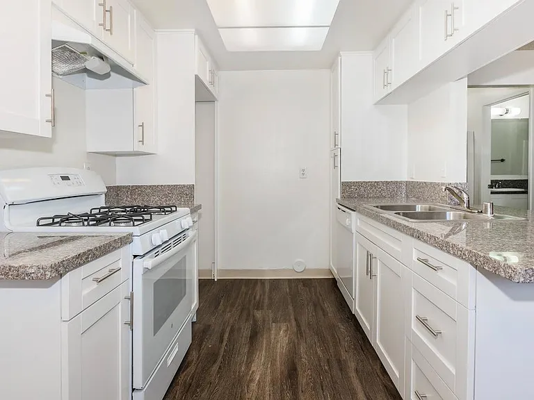 Woodglen Apartment Homes — Photo 44