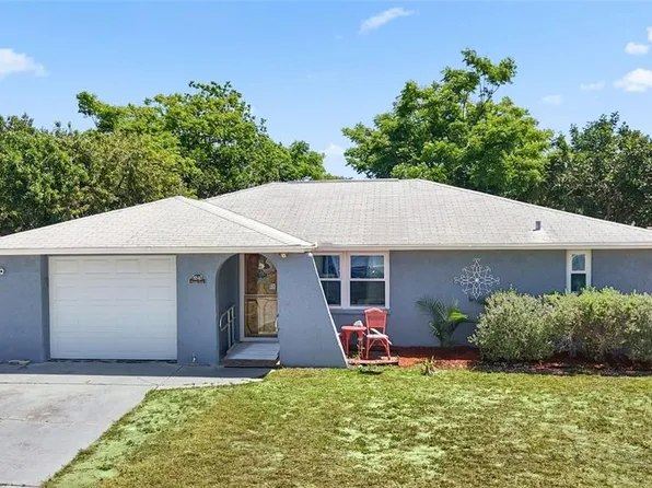 8840 Carmen Ln, Port Richey, FL 34668