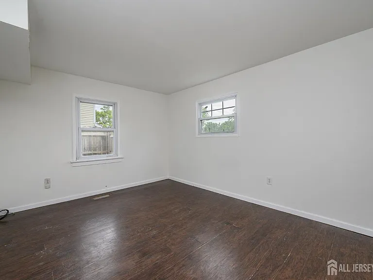 438 Belgrade St — Photo 5
