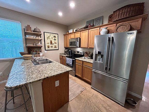 5th image of 619 Lindheimer Ave