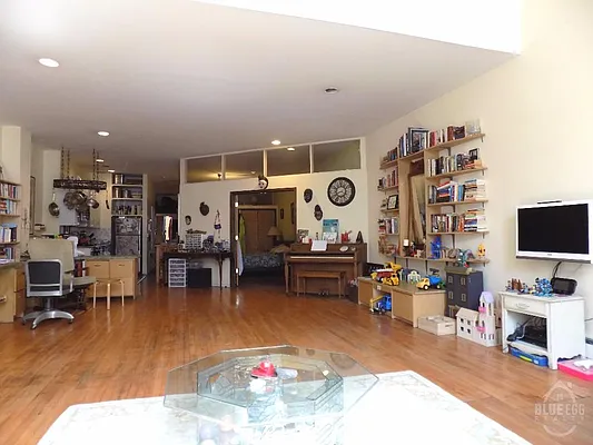 Rented by Blue Egg Realty Corp | media 16