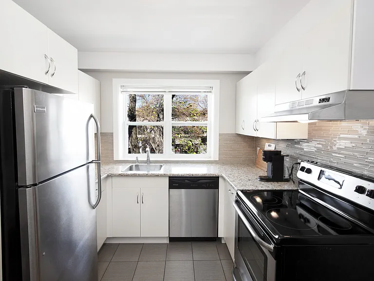 700 Corydon Ave #15 — Photo 33